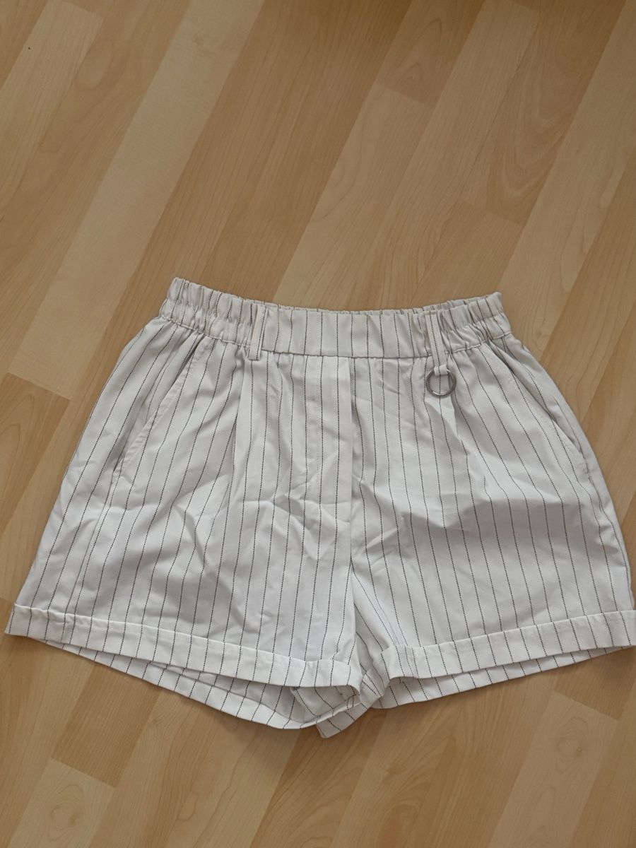 Bershka Jeans: Bershka Shorts Grösse L – Usato da Thierachern venduto da due_ls6w