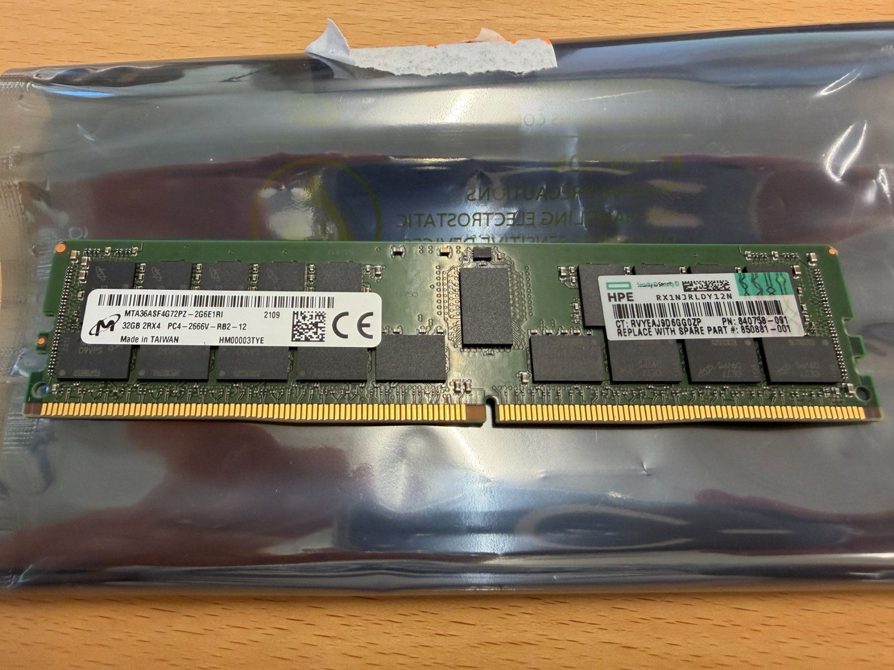 Hewlett Packard Memoria / RAM: 24 x 32 GB RAM Arbeitsspeicher HPE Server – Usato da Buochs venduto da tamtam05