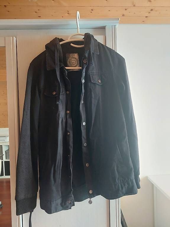Giacche: Jacke schwarz Damen Grösse M – Usato da Sarnen venduto da Abs_2025