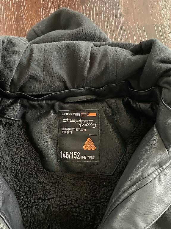 Giacche & Cappotti: Coole warme Jacke Lederimitat Größe 146/152 – Usato da Löhningen venduto da Divemisli 1