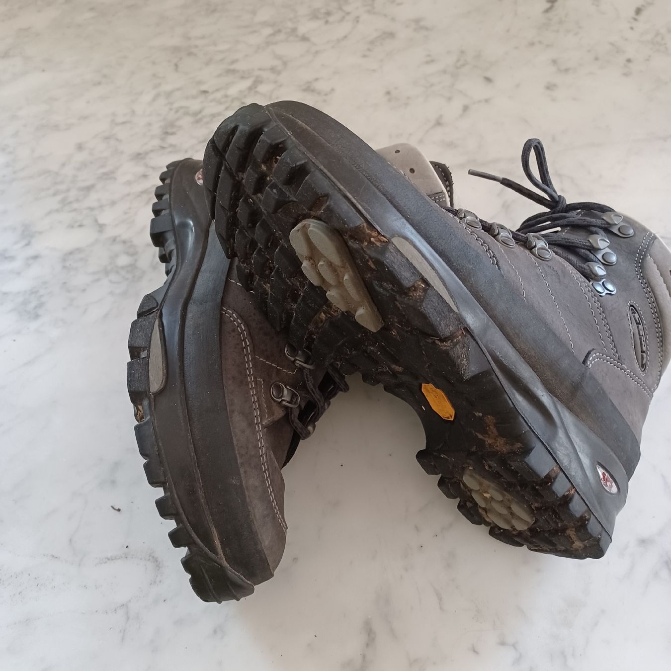 Lowa Scarpe da uomo: Wanderschuhe Lowa Gr. 39.5 – Usato da Waldkirch venduto da Fantasia-101 3