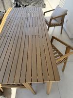 Table jardin bois clair chaises incluses bon état