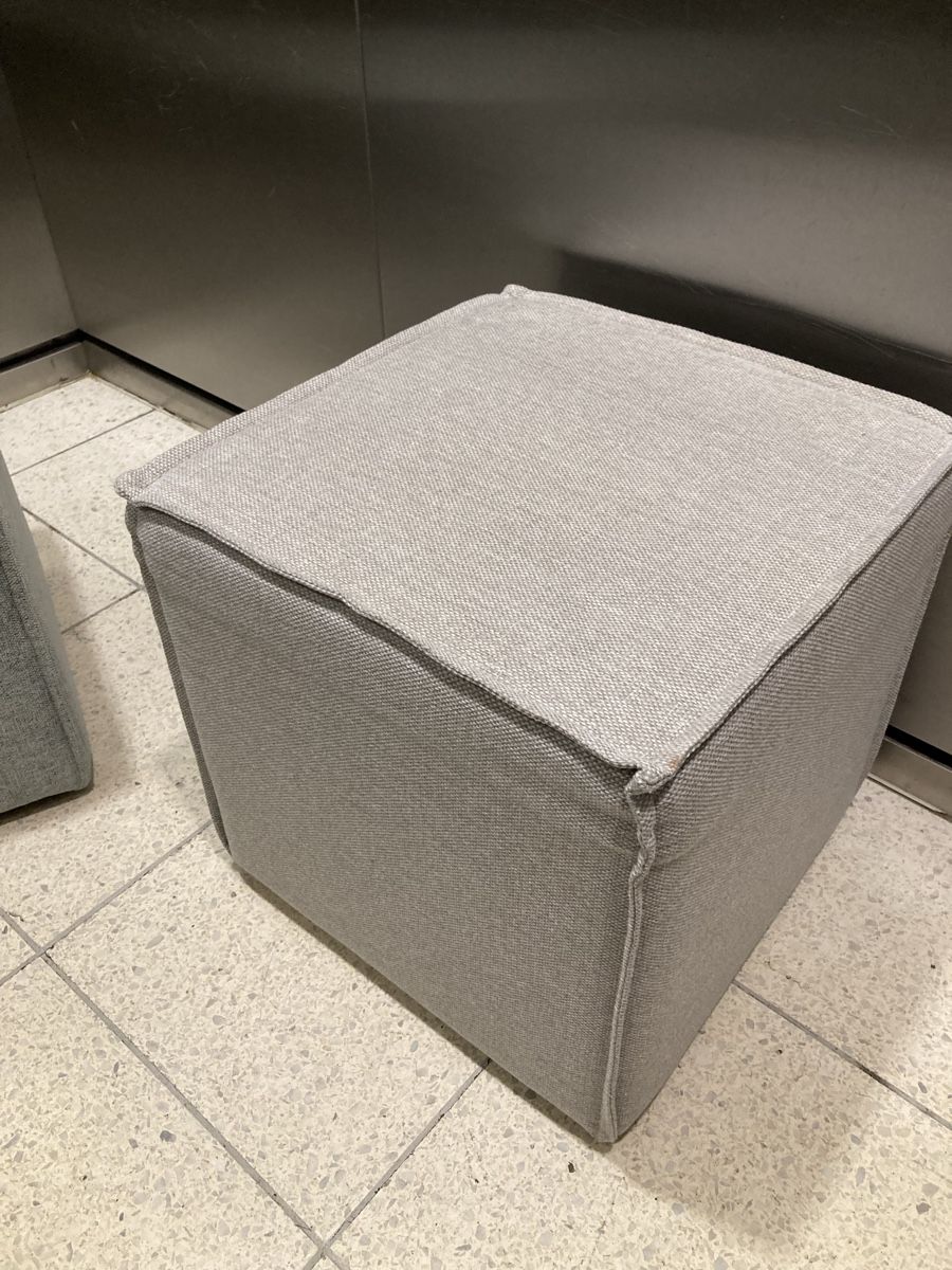 Livique Sgabelli: Hocker Quadro (von Livique) – Usato da Pratteln venduto da sanfranco