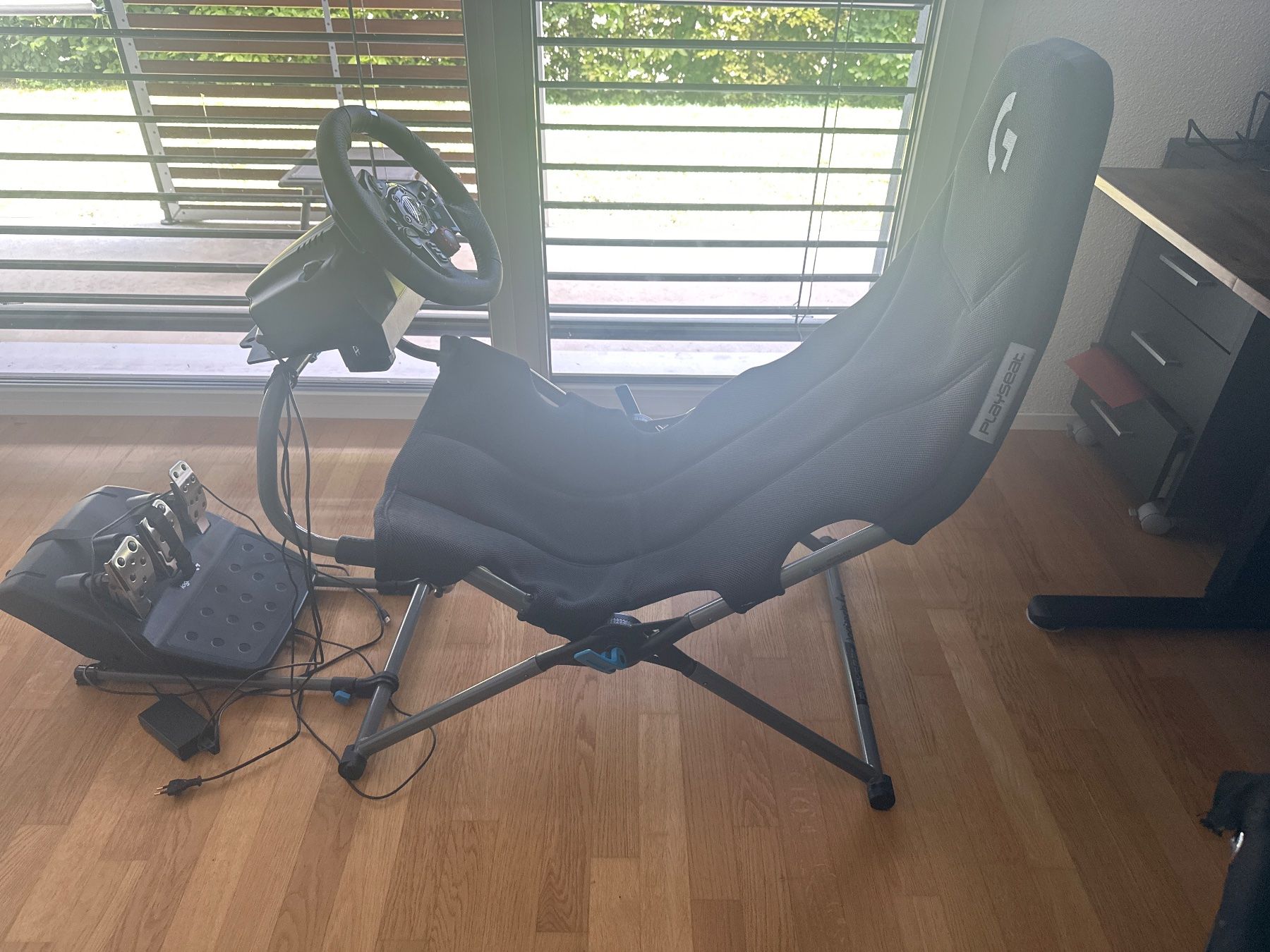 Sedie: Logitech Playseat mit Lenkrad und Pedale Schnäppchen – Usato da Grenchen venduto da joe_pjd6