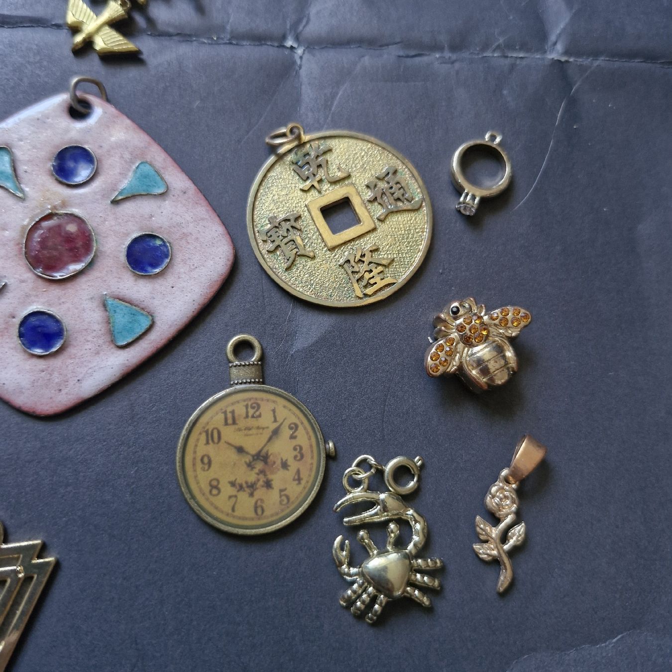 Altri gioielli: lot de pendentifs dorés – Usato da Neuchâtel venduto da yas_zdb7 1