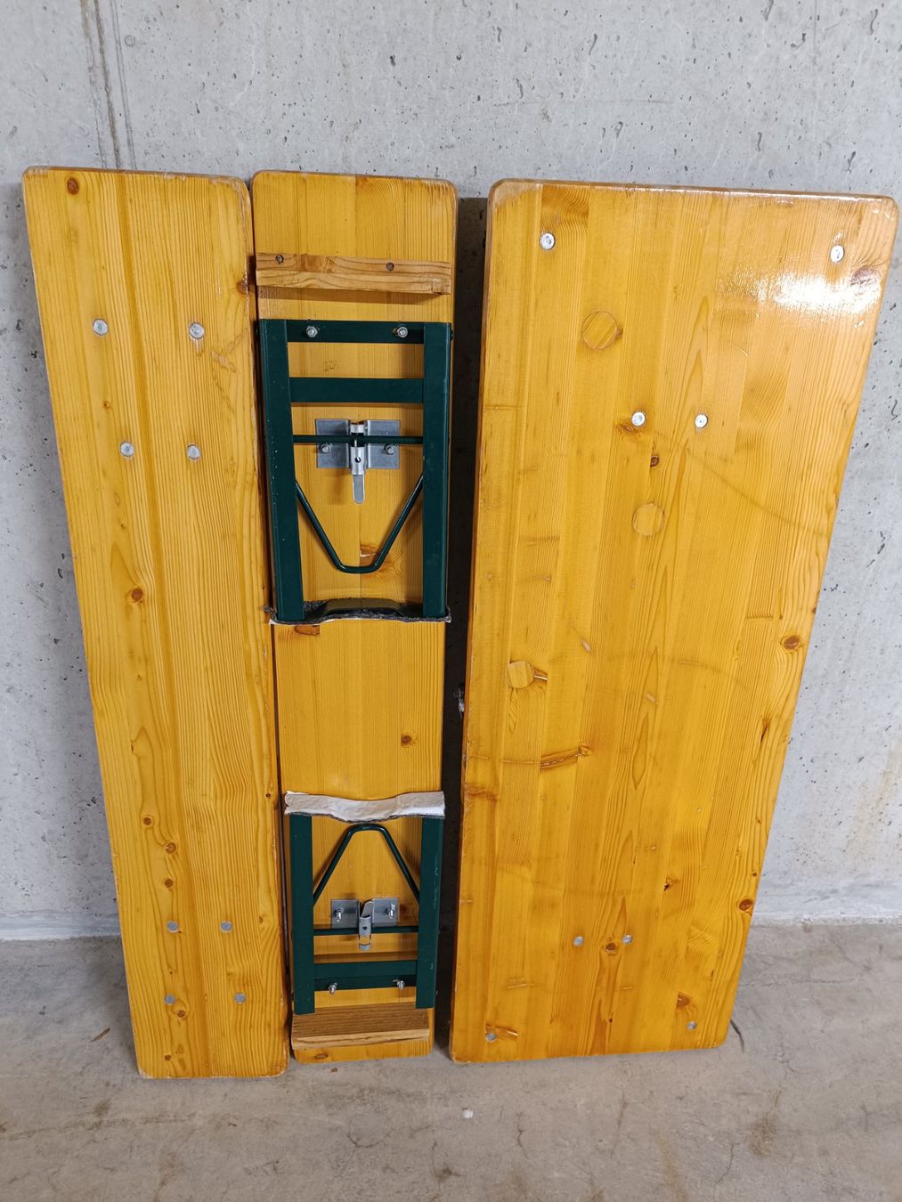 Set di tavolo e panche: Kinder Festbankgarnitur – Usato da Wohlen AG venduto da Fabe3