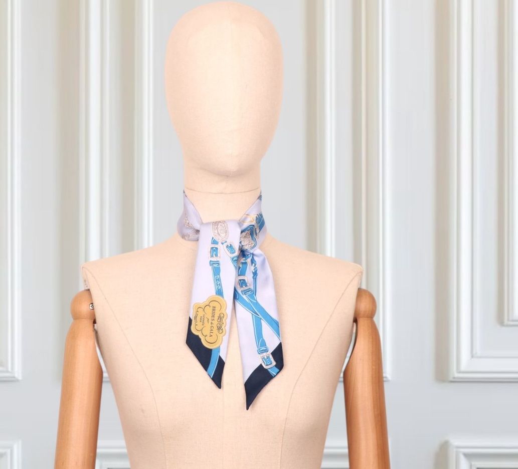 Hermès Foulard & Sciarpe: Hermès Twilly "Brides de Gala" blau – Usato da Luzern venduto da Swiss-Garage 4
