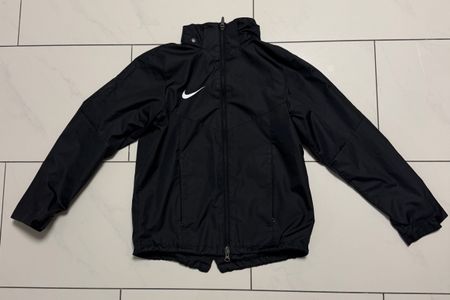 Nike Regenjacke Storm-Fit schwarz Grösse 137-147 cm