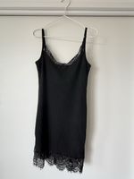 Damen Kleid schwarz mit Spitzenbesatz L