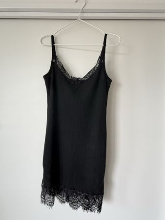 Damen Kleid schwarz mit Spitzenbesatz L