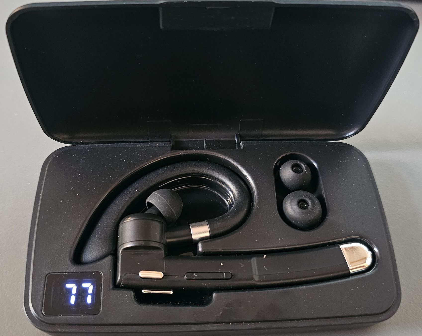 Kopfhörer: Bluetooth Headset with Charging Case – Gebraucht aus Stansstad von alp_7hfk