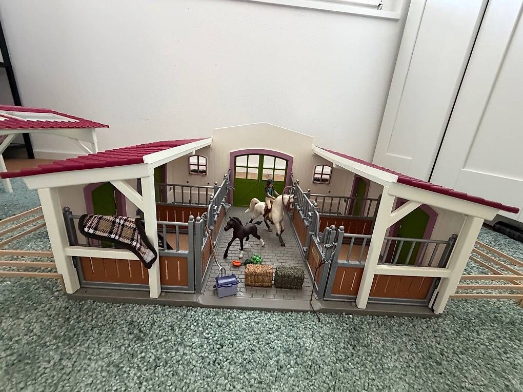 Giocattoli: Schleich Stall – Usato da Steinach venduto da Susansung 1