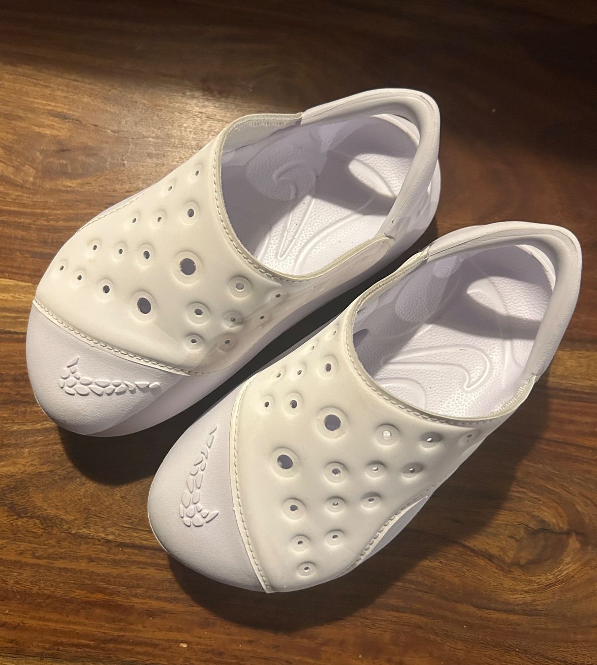 Nike Chaussures hommes: Badeschuhe Nike weiss Grösse 27 – D'occasion à Bern par cip_v9xh
