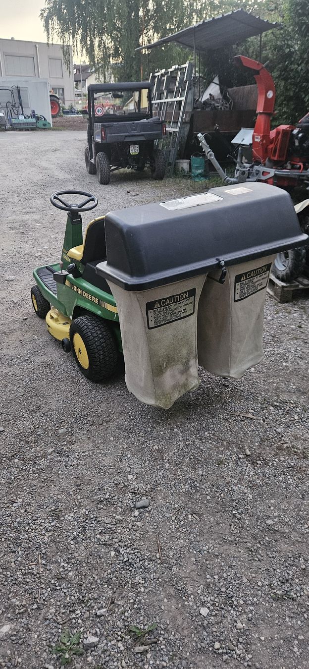 John Deere Tagliaerba: Tracteur tondeuse John deere SRX75 – Usato da Vich venduto da Max-Mechanics 3