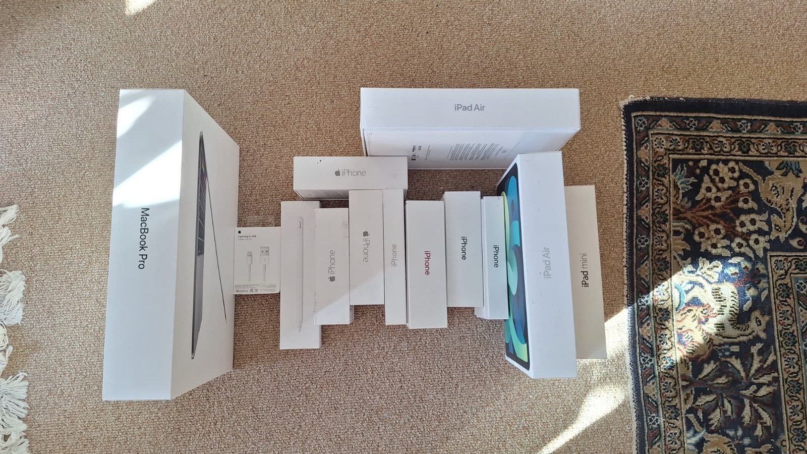 Apple Autres décorations & accessoires: 13x Apple Verpackungen iPhone / iPad / MacBook Pro / Pencil – D'occasion à Küssnacht am Rigi par CALIFRASQUI