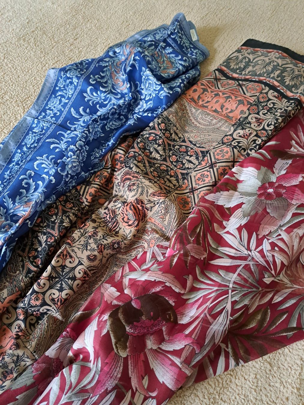 Foulards, Tücher & Schals: 3x FOULARD  SCHAL  HALSTUCH – Gebraucht aus BALSTHAL von ANNUCCIA_1 1