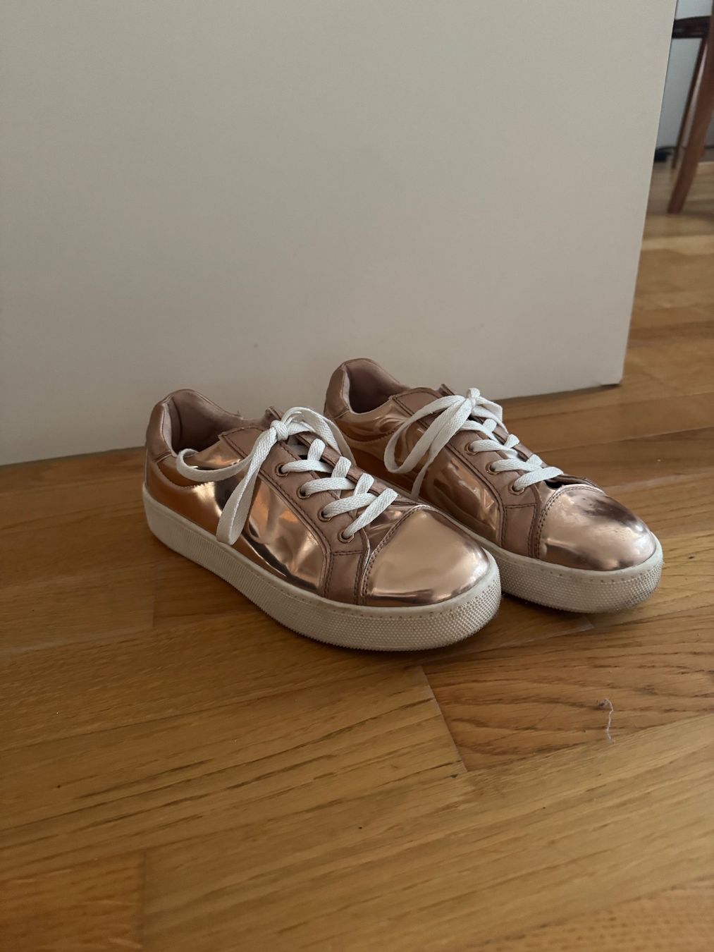 Scarpe da donna: Sneakers Roségold Damen Grösse 39 – Usato da Kradolf venduto da ij5 2