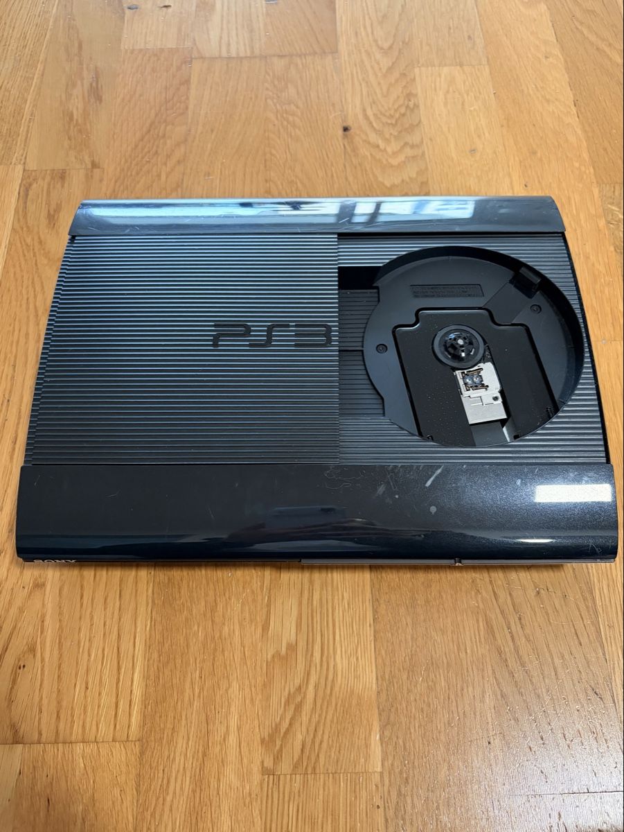 Sony Console: PS3 Slim - Sans accessoires – Usato da Biel/Bienne venduto da jes_6k7t