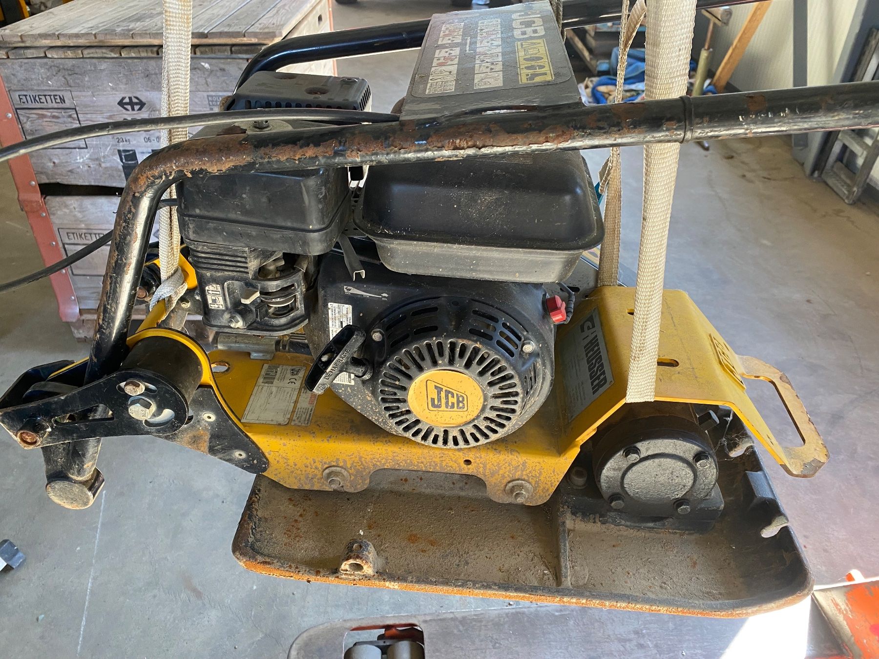 Tutte le macchine: JCB Vibroplatte Rüttelplatte 100Kg – Usato da murgenthal venduto da Vision05 3