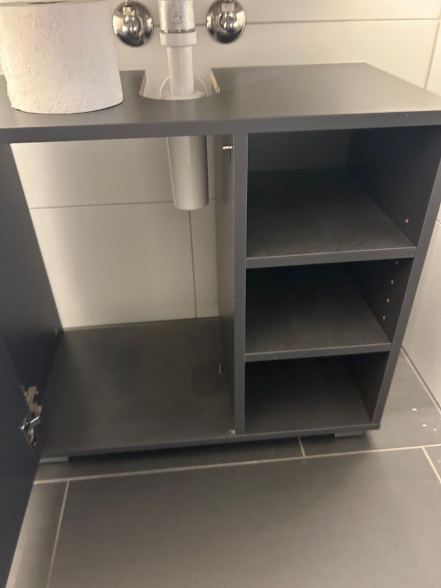 Installations & Meubles: Badezimmerschrank – D'occasion à Holziken par kim_sh67
