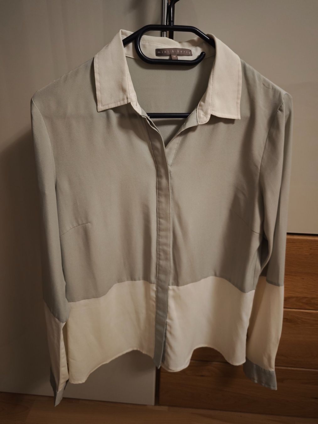 Mint & Berry Blusen: Elegante Damen Bluse von Mint & Berry M – Gebraucht aus Gunzgen von 0Aurin0