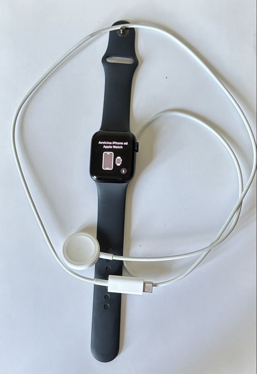 Apple Smartwatch: Apple Watch SE 2nd Gen 40mm Midnight – Nuovo (secondo la descrizione) da Basel venduto da nic_v6qt 2