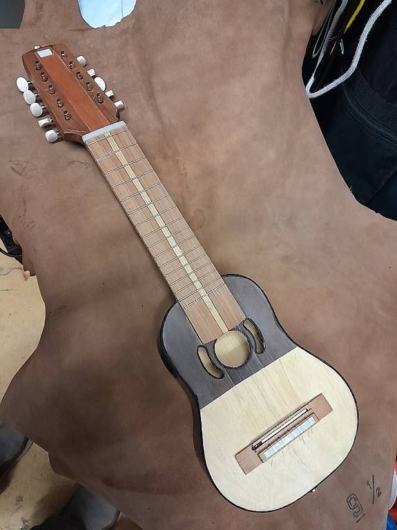 Instruments de musique: Charango cordes metal jack – D'occasion à Lausanne par EdwinBOSU