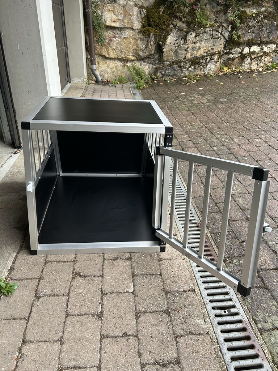 Gabbie, trasporto & Sicurezza: Hundebox – Usato da Asp venduto da fordrs01 1