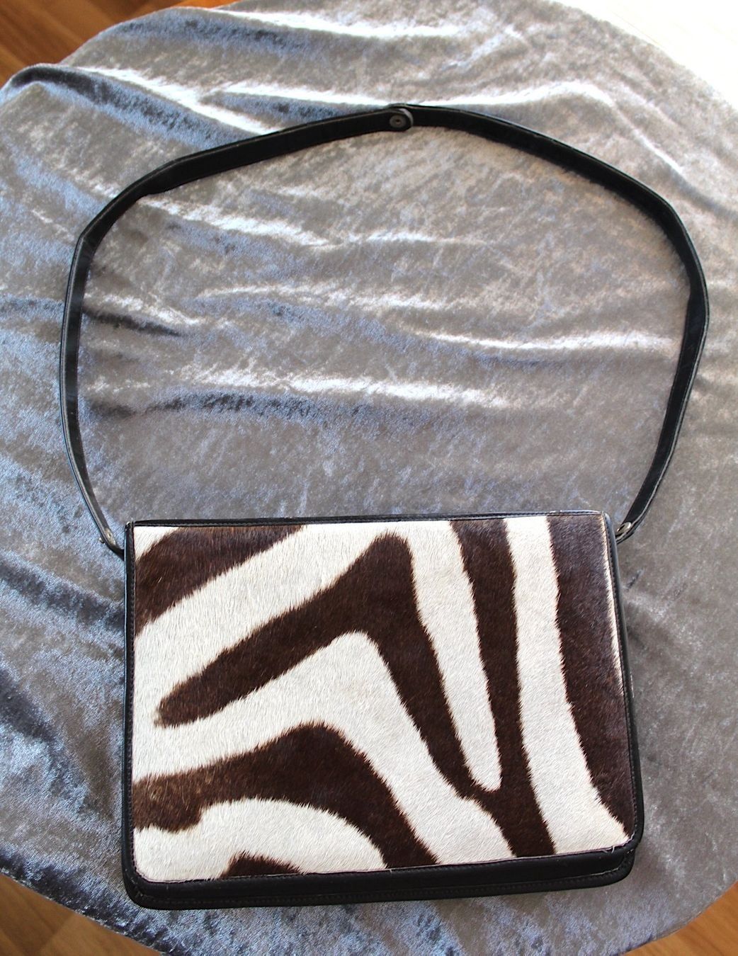 Borse da donna: Vintage Damentasche mit vermutlich echtem Zebrafell ? – Usato da Locarno venduto da madame-tus-sauds 1