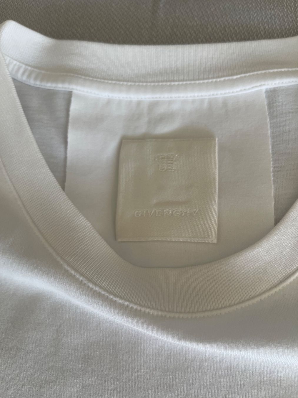 Givenchy T-shirt: Herrenshirt Givenchy Gr.L – Nuovo (secondo la descrizione) da Ftan venduto da Titelseite 4