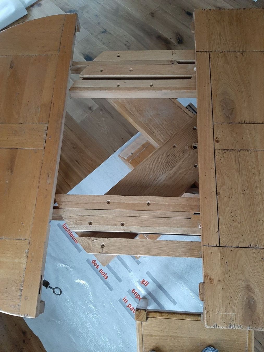 Tische: Sehr schöner massiver Eichentisch – Gebraucht aus Meisterschwanden von Viburnum 4
