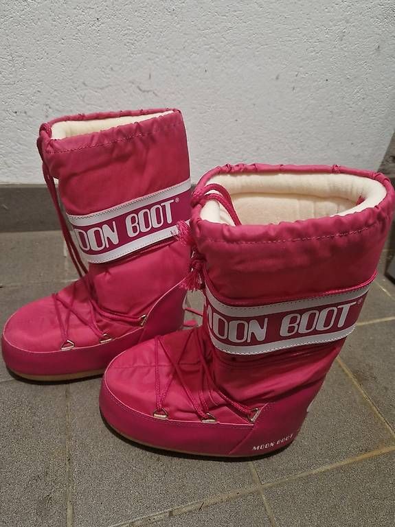 Scarpe da donna: Moon boot – Usato da Aurigeno venduto da dan_2xx2 1