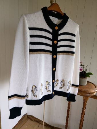 Strickjacke Jacke Cardigan AVANTGARDE Gr. 38 Janker Seepferd