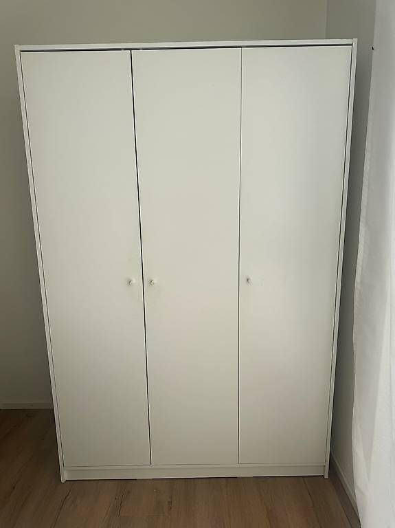 Armadi: Kleiderschrank Weiss  – Usato da Romanshorn venduto da ale_q6yc