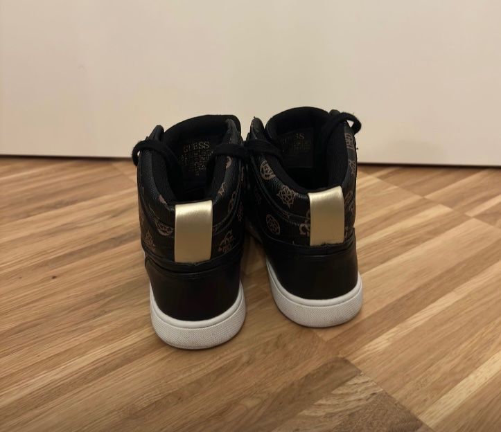 Guess Damenschuhe: Neuwerige Guess Sneaker Damen Gr. 37 – Neu (gemäss Beschreibung) aus Zürich von man_ks2t 1