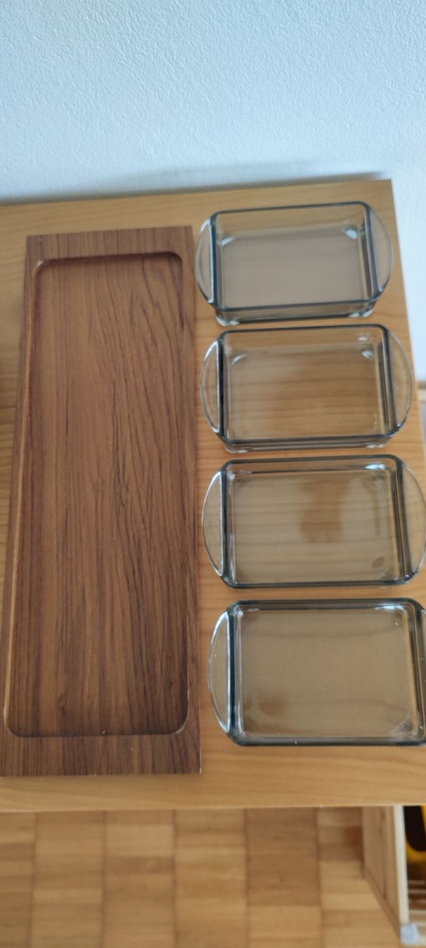 Piatti di portata: dänisches Mid-Century Tablett mit Glastabletts 1960er – Nuovo (secondo la descrizione) da Stäfa venduto da Rampensau 1