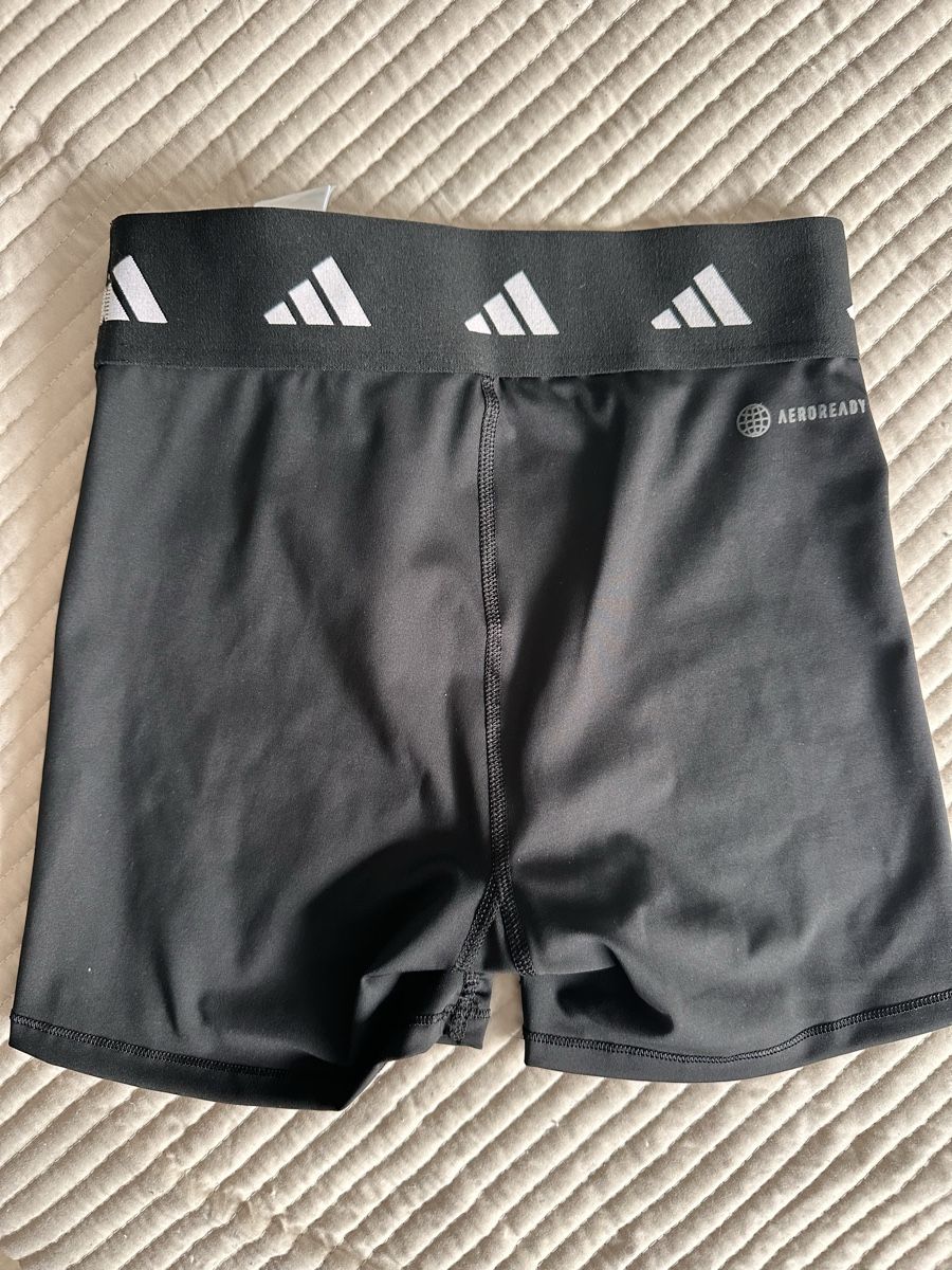 Calze & Collant: New Adidas shorts – Nuovo e nell'imballaggio originale da Zug venduto da A123R 2