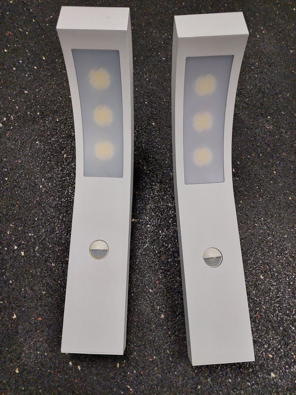 Lampen: 2er Set LED-Wandlampen mit Bewegungsmelder – Gebraucht aus Dürrenäsch von mogbo18