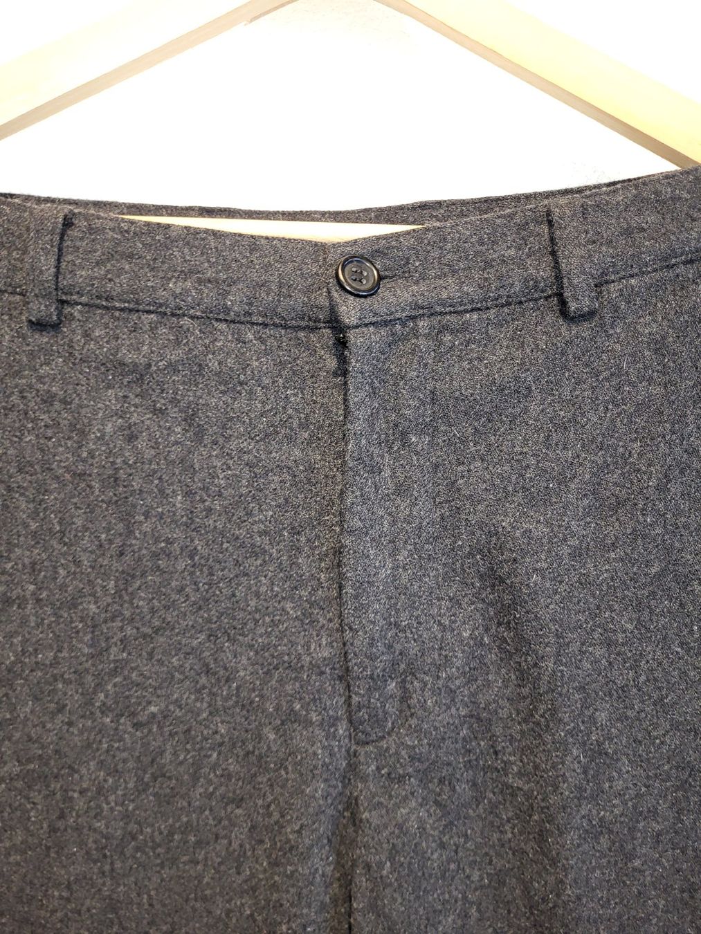 Pantaloni: CONWELL - LAINE, Pantalons Cargo Anthracite Taille 33 – Usato da Haute-Nendaz venduto da EmptyCloset 2