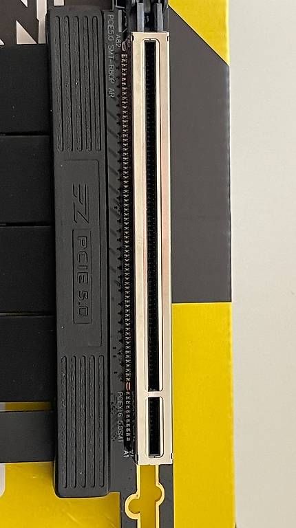 Unità & Adattatore: EZYDIY-FAB PCIe 5.0 x16 200mm Riser Cable – Usato da Uster venduto da Pierre1969 2