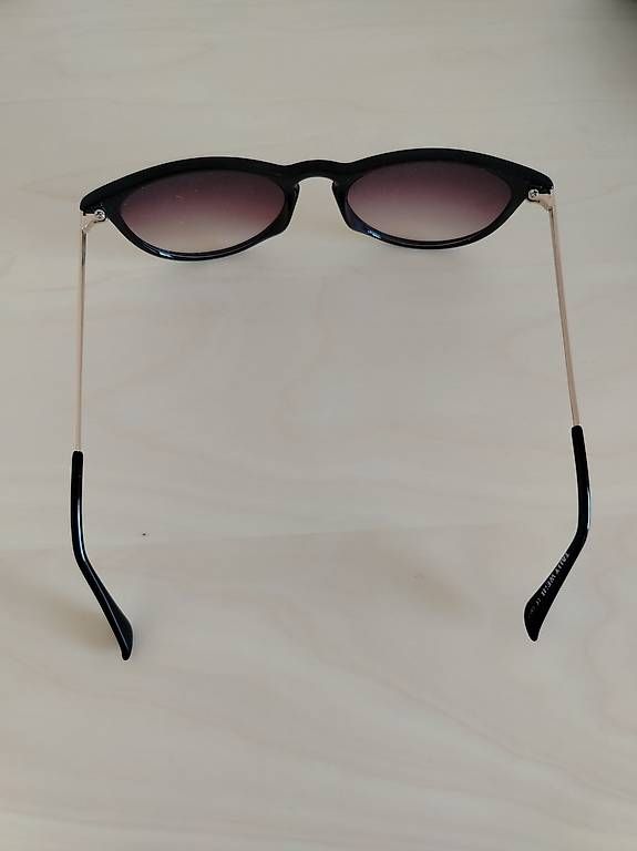 Lunettes & Verres: Occhiali da sole – Neuf (Voir description) à Davesco-Soragno par Mia_sii 1