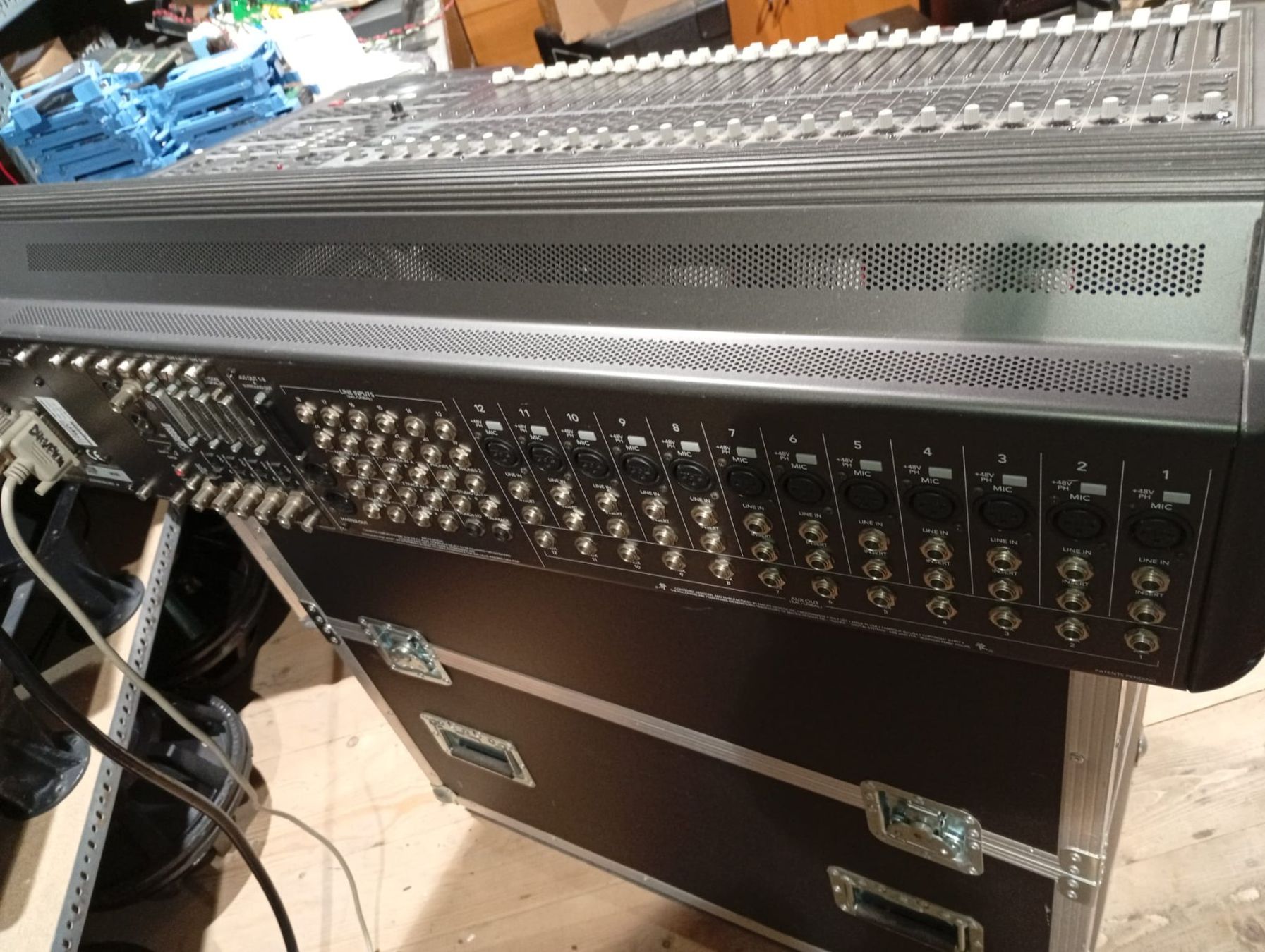 Console di mixaggio: Mackie D8B Digital Mixer – Usato da Koppigen venduto da connect1 1