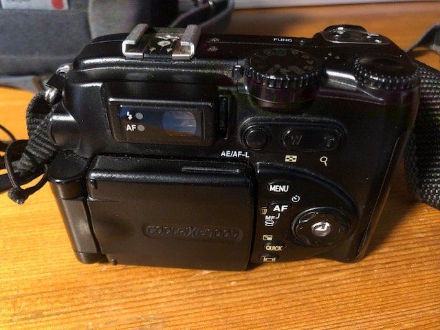 Nikon Appareil photo: Defekte Nikon Coolpix 5400 – Défectueux à Gossau SG par Yoto 2