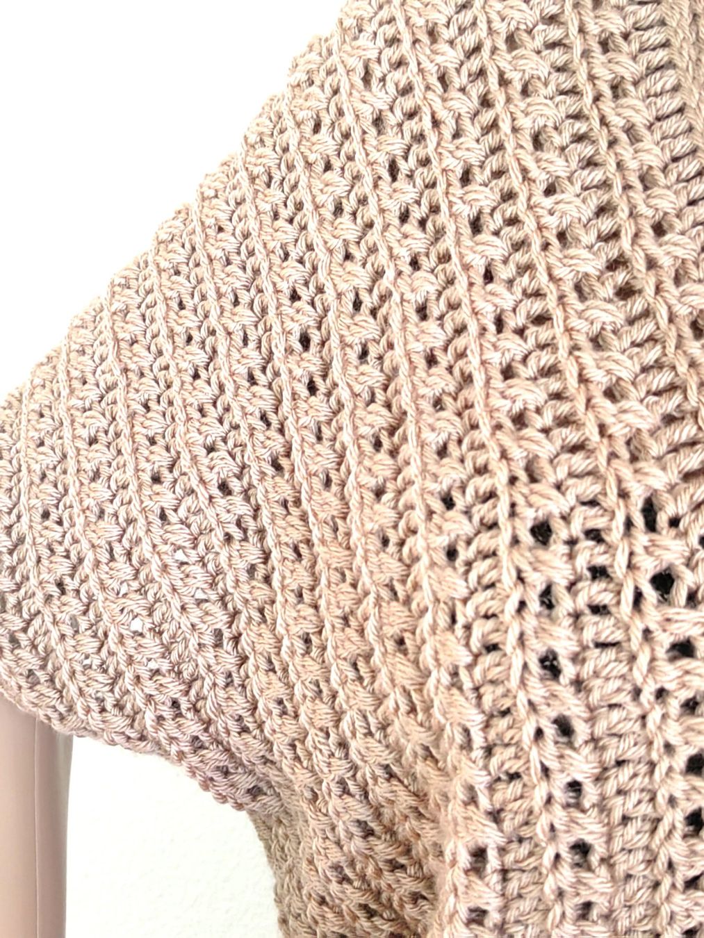 Top: Selbst gehäkelter Sommertop Farbe Sand – Nuovo (secondo la descrizione) da Basel venduto da Omi60 2