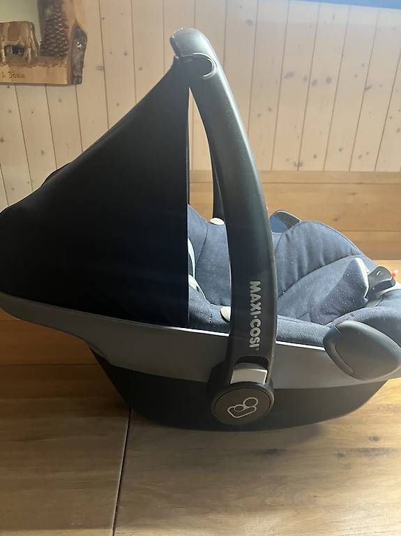 Auto-Kindersitze: Maxi cosi Babyschale für Auto – Gebraucht aus Wasen im Emmental von fix87