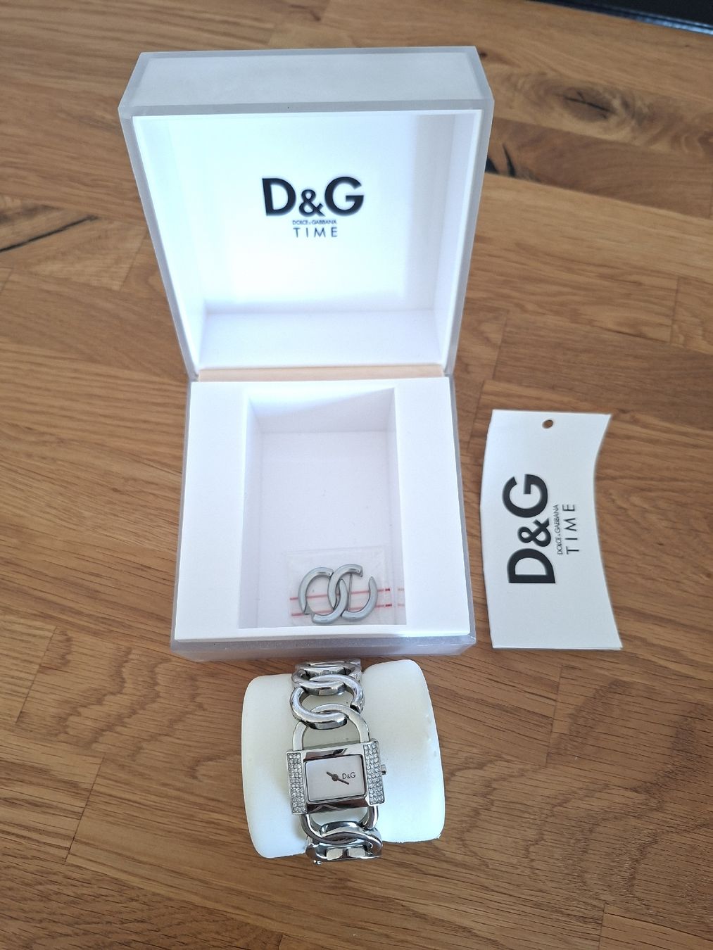 Dolce & Gabbana Orologi: Damenuhr D & G Silber mit Steinen – Usato da Hitzkirch venduto da Emanuela.Cucco 2