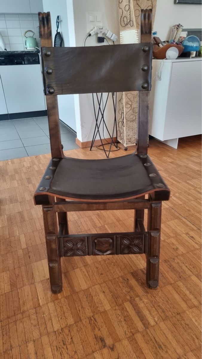Chaises: Massive Holzstühle mit Lederbezug gebraucht – D'occasion à Eglisau par deb12