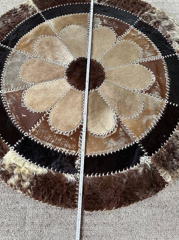Tappeti: Runder Kuhfell Patchwork Teppich Ø 147 cm, VintageDesign – Usato da Binningen venduto da C0llin 1