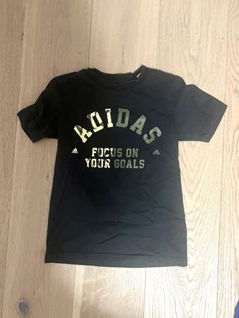 Adidas T-Shirt