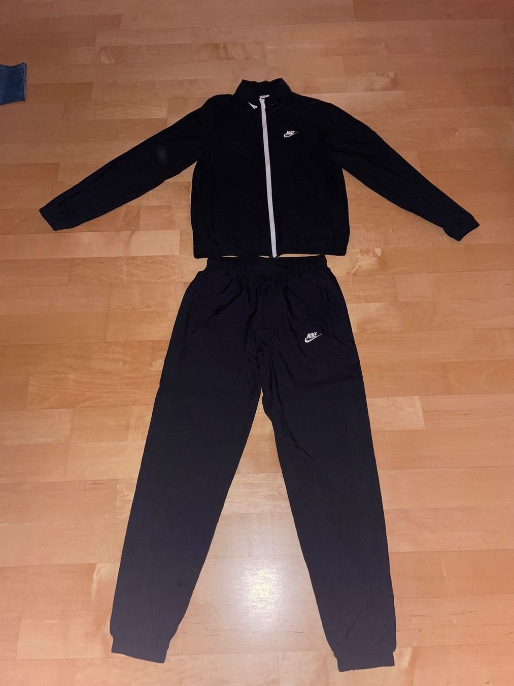 Nike Completi: Nike Tracksuit schwarz Gr. S – Nuovo (secondo la descrizione) da Steffisburg venduto da cschuerch01